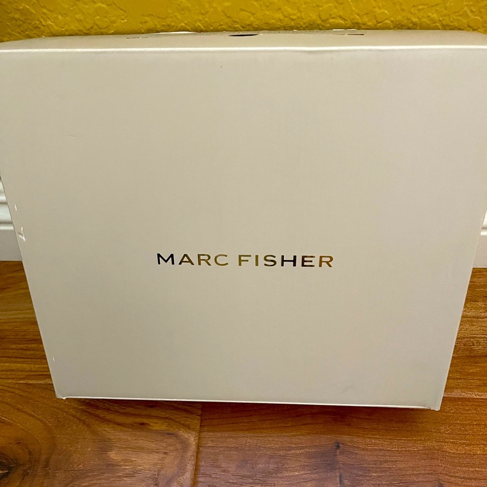 Marc Fisher Taupe/Stone 6.5 size